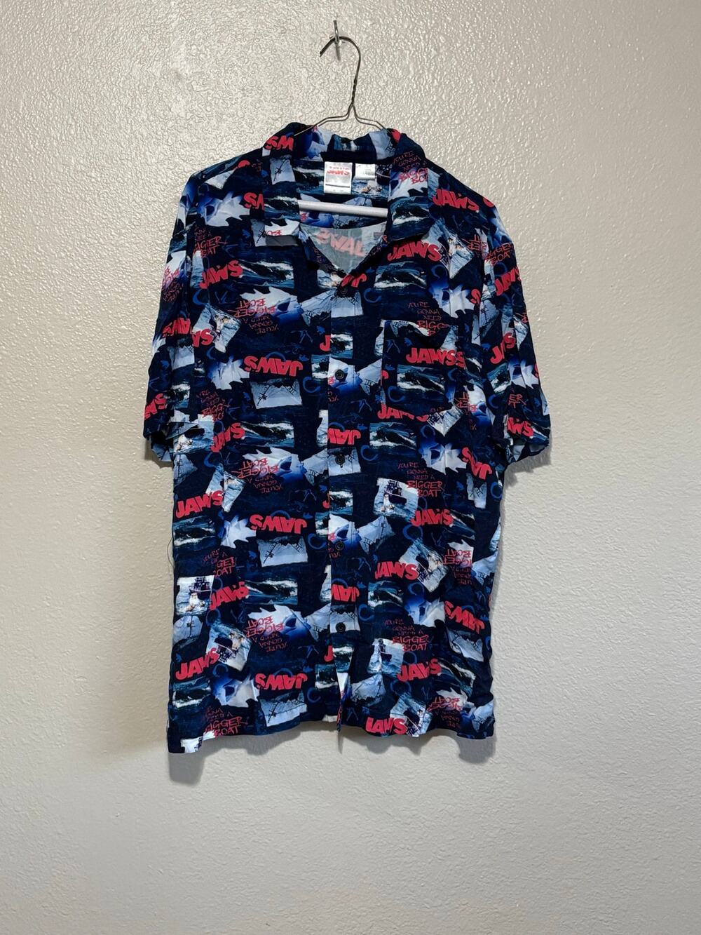 Men’s JAWS BIGGER BOAT Hawaiian Button Up Shirt Pocket Rayon Blue, size XL